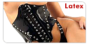 Latex : Le latex, une mati�re qui �pouse le corps comme une deuxi�me peau. Des robes, corsets, strings pr�cieux tr�s f�tichistes.
