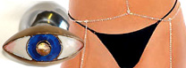 Bijoux : Les Bijoux. Des parures classiques: colliers, boucles d'oreilles, chaînes de buste ou de cheville aux ornements les plus coquins.